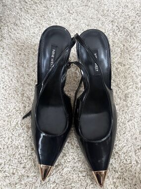 Nine West Black Patent Pointed Slingback Pumps with Gold Toe Caps  ankle straps